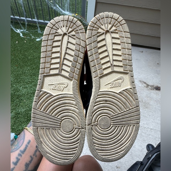 ‘Shattered Backboard’ Air Jordan 1 High - Picture 4 of 6